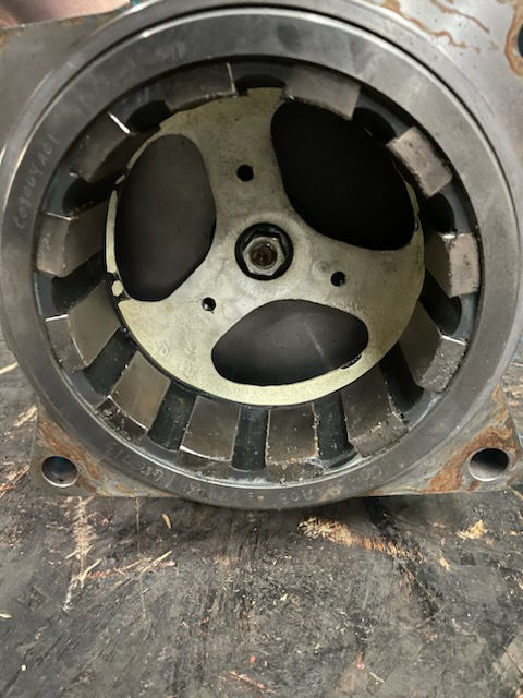 2495